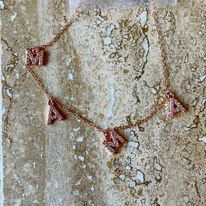 Beautiful rose gold Mama necklace